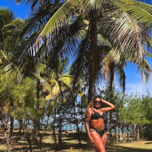 Mãe de Ludmilla alfinetou: 'Aí a música 'bater com negócio na cara' ele não gosta, ah, mas bater em mulher, ele gosta. Isso aí é com ele mesmo'