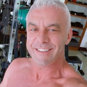Alexandre Correa se pronunciou sobre os rumores de que a ex-mulher, Ana Hickmann, engatou um namoro com Edu Guedes