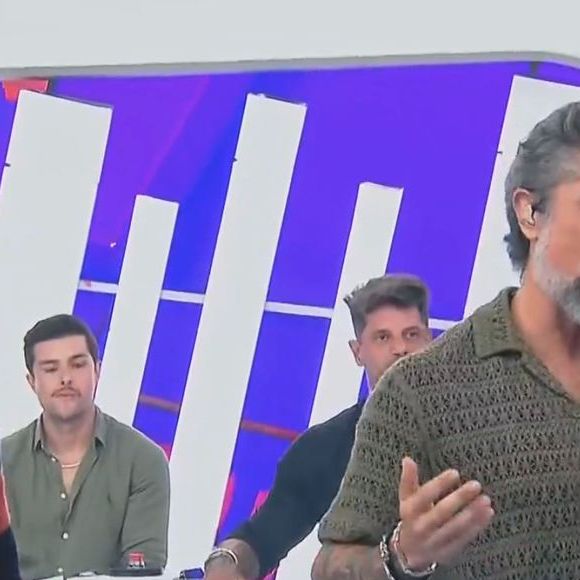 Regis Danese cantou seu sucesso 'Faz Um Milagre em Mim' e conversou com Marcos Mion