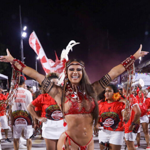 O corpo sarado de Viviane Araújo roubou a cena