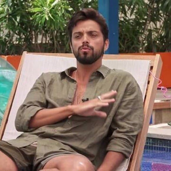 Rodrigo Simas, de 'Renascer', admite medo e preocupação após expor bissexualidade: 'Não vou ter mais papel'