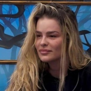 Yasmin Brunet se irritou por receber emoji de cobra no Queridômetro