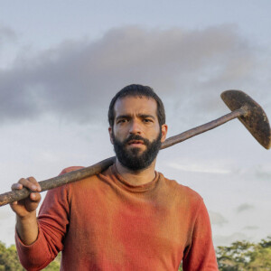 Na novela 'Renascer', José Inocêncio (Humberto Carrão) irá implorar para Padre Santo (Chico Diaz) celebrar seu casamento no bordel de Jacutinga (Juliana Paes). A cena irá ao ar nesta terça-feira, 30.