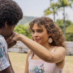 Em Renascer, Jupará (Evaldo Macarrão) pedirá a mão de Flor (Julia Lemos) em casamento