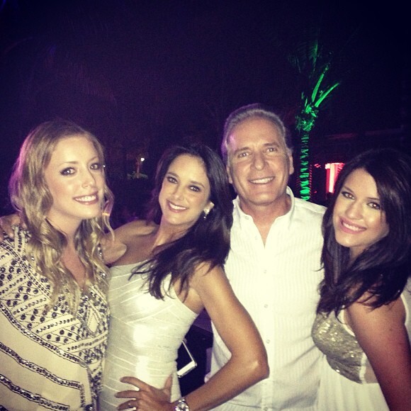 Fabiana Justus e Ticiane Pinheiro em foto de 2013 ao lado de Roberto Justus, pai da empresária e então marido da apresentadora