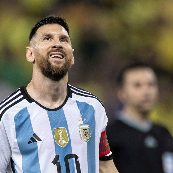 Messi e Daniel Alves dividiram os campos no Barcelona durante anos