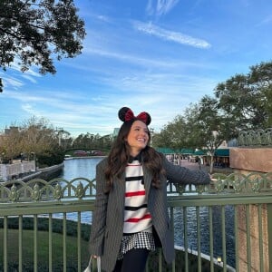 De férias, Larissa Manoela passou os primeiros dias do ano na Disney