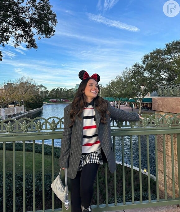 De férias, Larissa Manoela passou os primeiros dias do ano na Disney