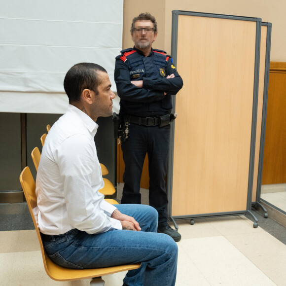 Julgamento de Daniel Alves: 'Me deparei com uma garota chorando. Foi muito difícil para ela explicar o que havia acontecido', disse gerente da boate