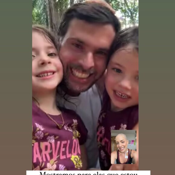 Mas ao tirar o lenço, Fabiana Justus se surpreendeu com a reação das filhas