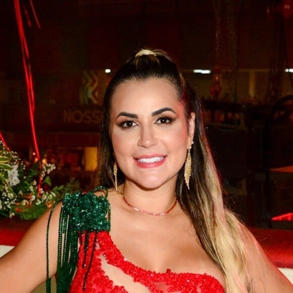 Deolane Bezerra participou de ensaios na quadra da Grande Rio