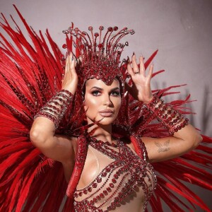 Carnaval 2024: fantasia de Deolane Bezerra representava uma estrela vermelha