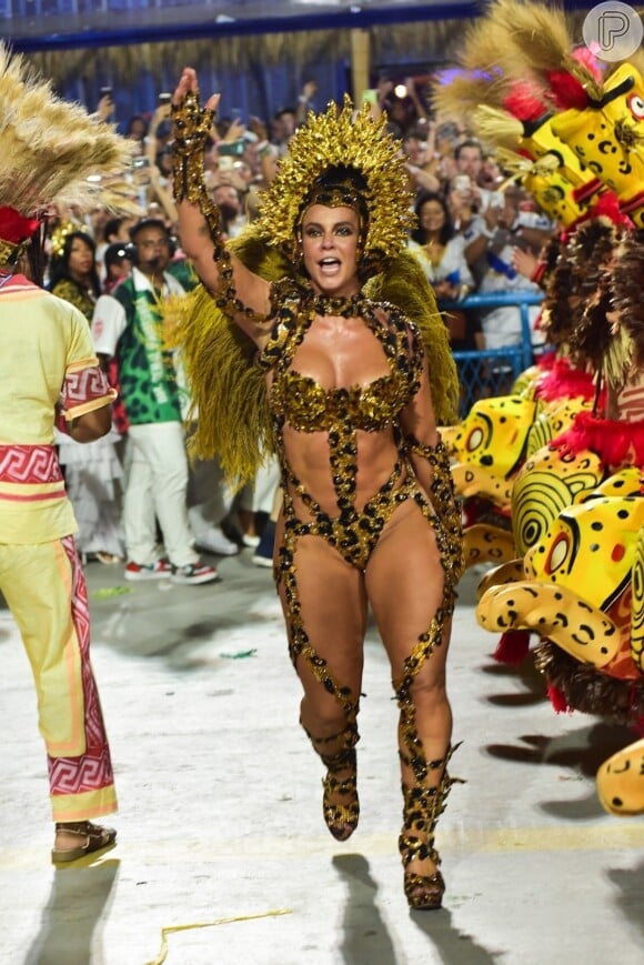 Paolla Oliveira no carnaval 2024 veio fantasiada de onça e usou look com mais de 40 mil cristais e capim canabrava no lugar de penas