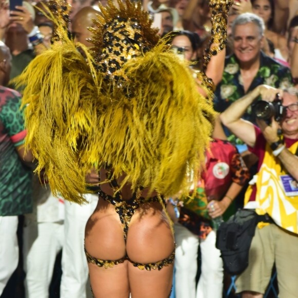 Paolla Oliveira arrasou no look para o carnaval 2024 ao se fantasiar de onça