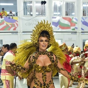 Paolla Oliveira se transformou em onça e usou fantasia repleta de cristais no carnaval 2024 da Grande Rio