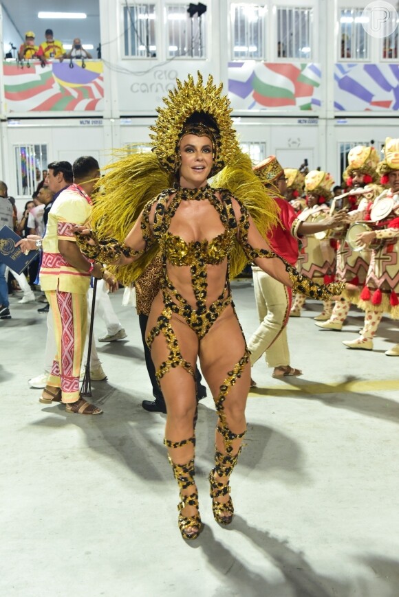 Paolla Oliveira se transformou em onça e usou fantasia repleta de cristais no carnaval 2024 da Grande Rio