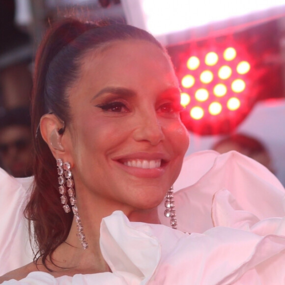 Ivete Sangalo vive um Carnaval cheio de motivos para comemorar. A cantora celebra 30 anos de carreira e ainda é dona do hit mais escutado da folia, a música 'Macetando'