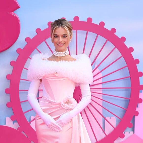 Coquette: Margot Robbie usa vestido com tom pastel de rosa em evento do filme 'Barbie'