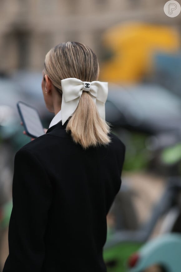 Coquette: Helena Bordon usa laço romântico da marca Chanel em penteado