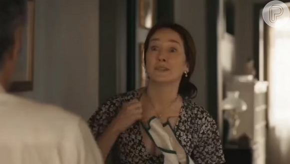 Na novela 'Renascer', Dona Patroa, de Camila Morgado, aparecerá pegando o marido, Egídio (Vladimir Brichta) cheirando a roupa de Joana (Alice Carvalho). A cena irá ao ar no capítulo de sábado, 24.