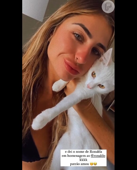 Renata Heilborn, ex-mulher de Marcelo Courrege, posou com a gata 'Ronalda' em seu Stories do Instagram
