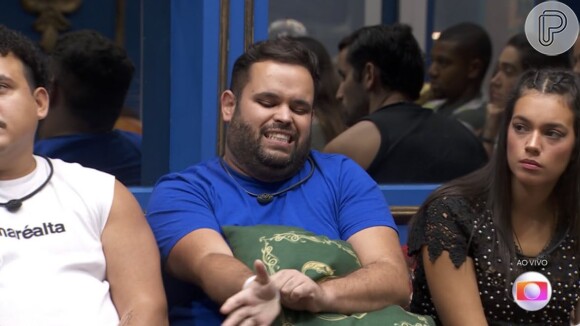 Michel, considerado 'planta' pelos internautas, recebeu uma pulseira para a 'pré-berlinda' do 'BBB 24'