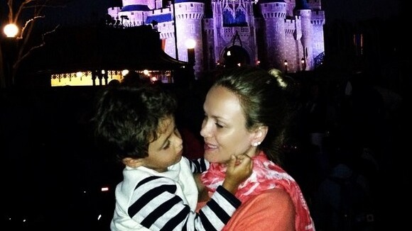 De férias, Eliana leva o filho, Arthur, para visitar a Disney: 'Amor verdadeiro'