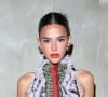 Bruna Marquezine investiu em um modelito da grife italiana Bottega Veneta para brilhar no evento fashionista