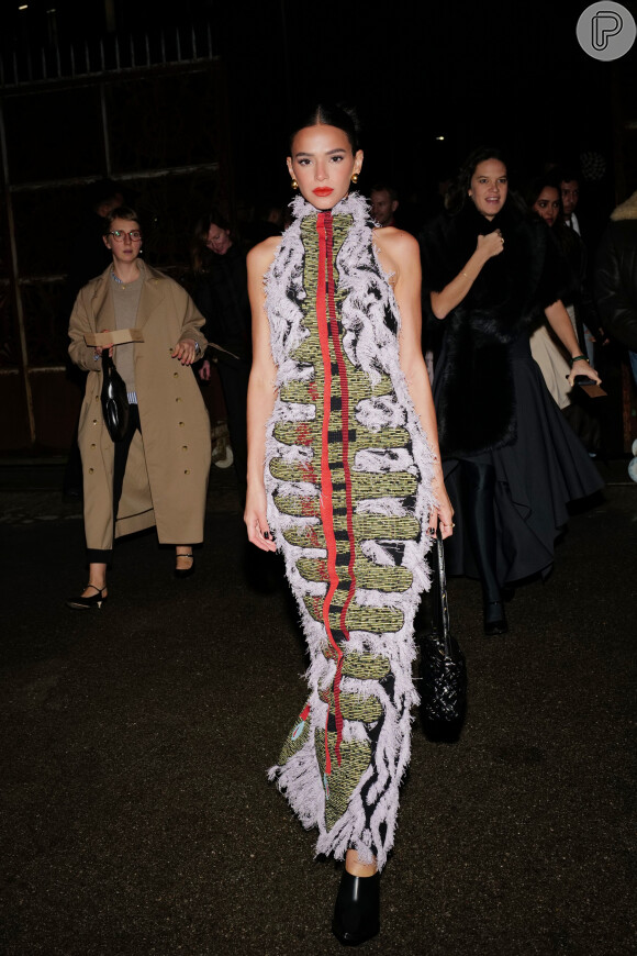Bruna Marquezine recebeu elogios pelo look da Semana de Moda de Milão: 'Duas obras de arte: tu e o look'