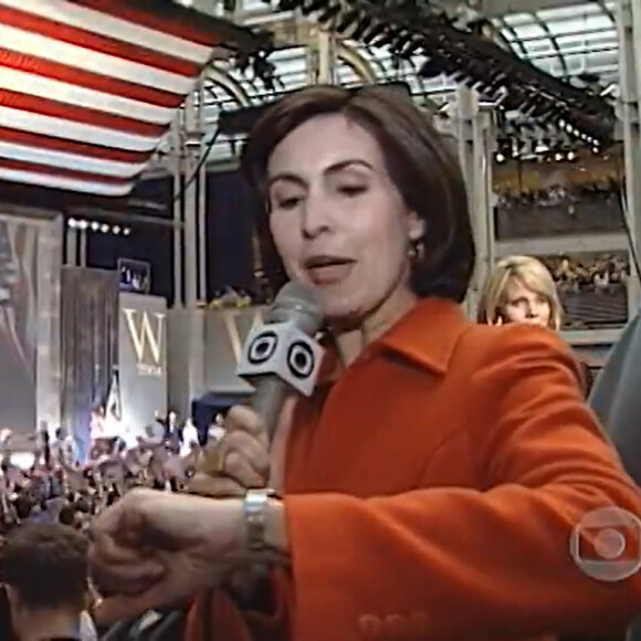 Fátima Bernardes viajou com o jornalismo da Globo: nessa foto, ela aparece cobrindo as eleições de George W. Bush