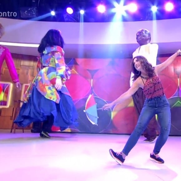 Fátima Bernardes mostrou seus dotes como bailarina ao comandar o 'Encontro'