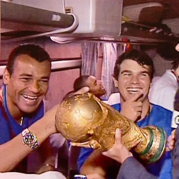 Fátima Bernardes esteve no ônibus da seleção durante a conquista do penta na Copa do Mundo