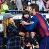 Sempre que pode, Shakira leva o pequeno Milan ao jogos do pai, Gerard Piqué