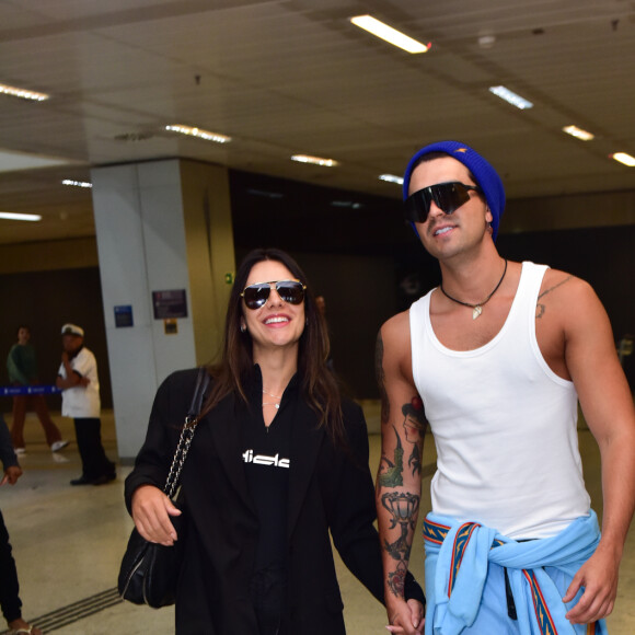 Luan Santana e Jade Magalhães acabam de voltar do México e chegaram a ser flagrados no aeroporto de mãos dadas no retorno