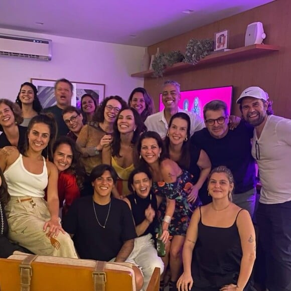 Carol Barcellos foi alfinetada ao surgir em foto com Ana Paula Araújo e mais amigas: 'Essa que está de branco, é aquela que traiu a amiga?'