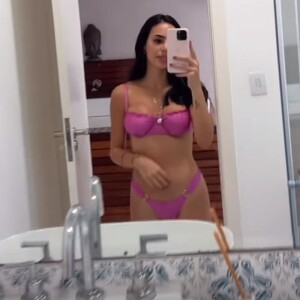 De biquíni, Bruna Biancardi evidenciou o corpo magro, apenas 5 meses após dar à luz