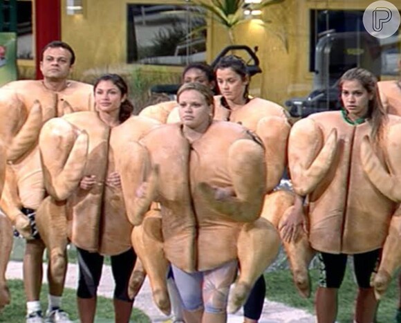 No 'BBB 11', participantes encararam uma fantasia de frango e temperaturas altíssimas