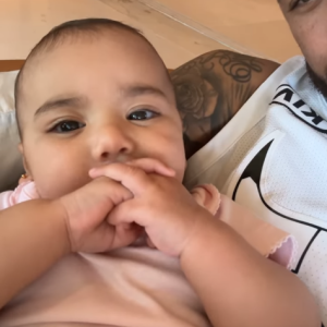 Rumores ganharam ainda mais forma após Neymar postar uma foto com sua filha nos stories neste sábado (09)