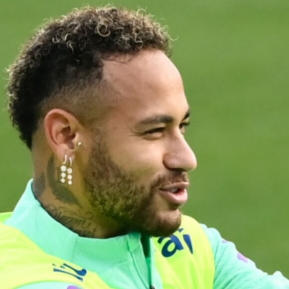 Daniel Alves deve receber nova 'ajuda' de Neymar, fazendo o pai de Mavie ser detonado na web: 'Sempre foi sobre hipocrisia, cumplicidade masculina para perpetuar o machismo'