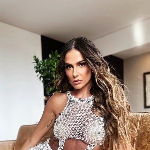 Deborah Secco está se dedicando muito à vida profissional com o fim da novela 'Elas por Elas' se aproximando