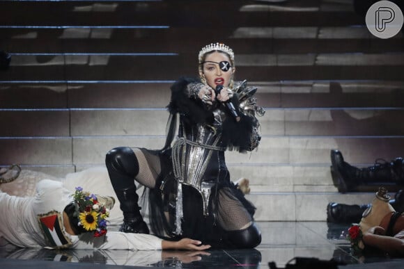 Madonna ganhou cerca de 60 milhões de dólares apenas com o lançamento de uma única linha de perfumes, a Truth Or Dare