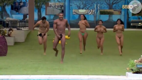 O grupo Fada do 'BBB 24' decidiu pular pelado na piscina para comemorar o Top 10