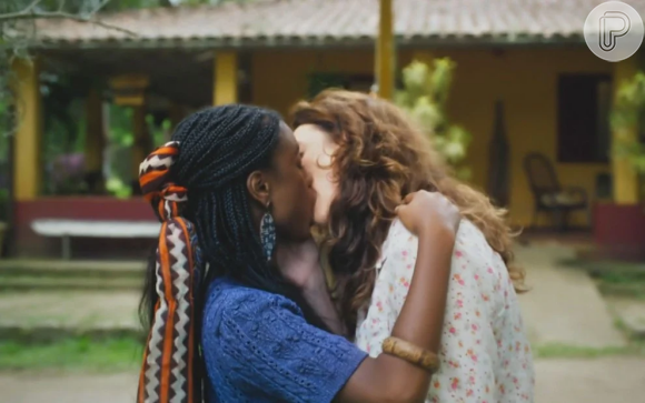 Mara e Menah deram um beijão que enloqueceu o público na novela 'Terra e Paixão'