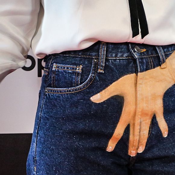 Nanda Costa usa look com estampa de masturbação em pré-estreia de 'Justiça 2', trama da Globo