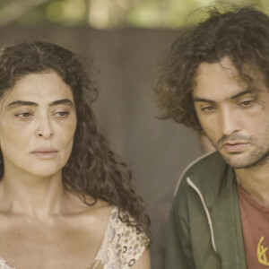 Maria (Juliana Paes) e Chico (Túlio Starling), ao saberem que foram enganados e terão que lutar pela terra que compraram, no remake de Pantanal