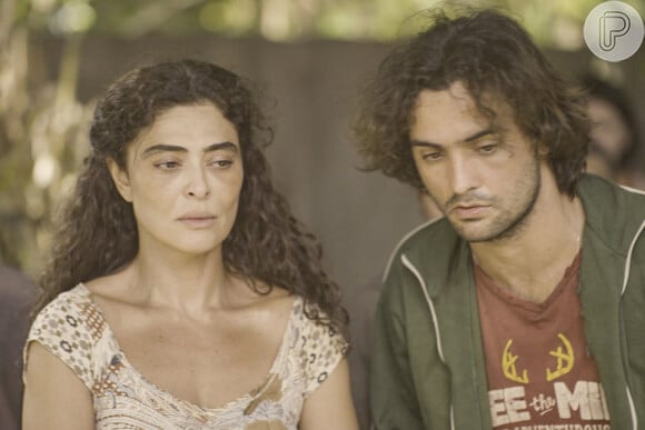 Maria (Juliana Paes) e Chico (Túlio Starling), ao saberem que foram enganados e terão que lutar pela terra que compraram, no remake de Pantanal