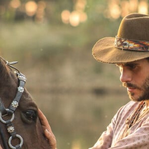 O ator Gabriel Sater voltou para os Estúdios Globo gravar a cena que conhece Marianinha na novela Renascer