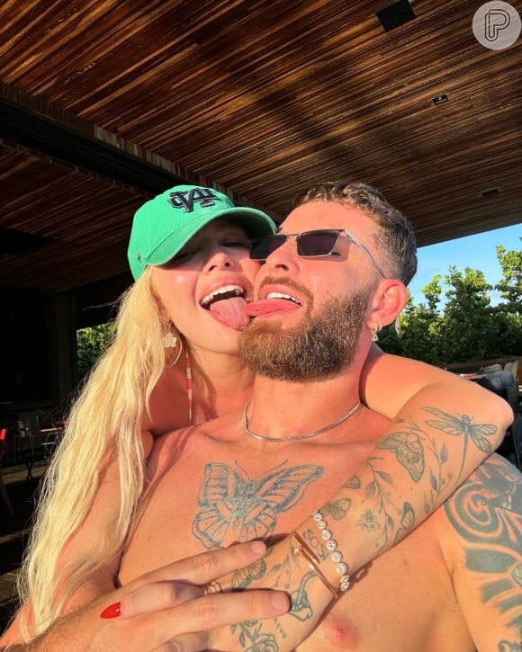 Com mais de cinco milhões de seguidores no Instagram, Karoline Lima engatou em um namoro com Léo Pereira e hoje eles são carinhosamente chamados de 'Karolinos' pela internet