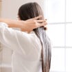 Como fazer o cabelo crescer mais rápido? Esses 4 produtos ajudam no crescimento e combatem a queda
