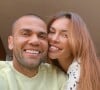 Daniel Alves e Joana Sanz aparecem publicamente juntos pela primeira vez desde que jogador de futebol condenado por estupro deixou presídio ao conseguir liberdade provisória